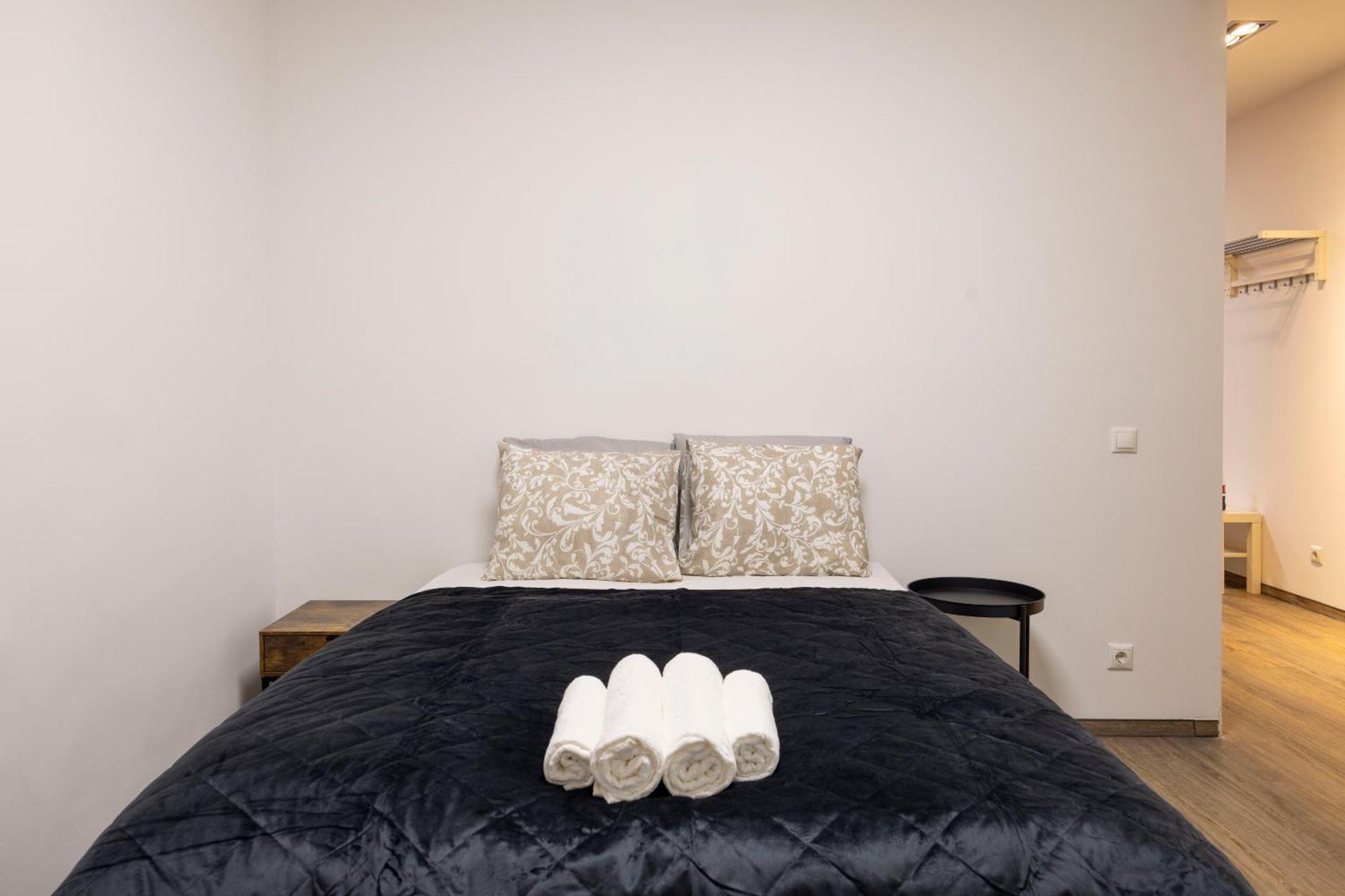 Deluxe Central Elizabeth Residence W/ 4Bedrm, 2Bathrm, 1Lvngrm, Budapest